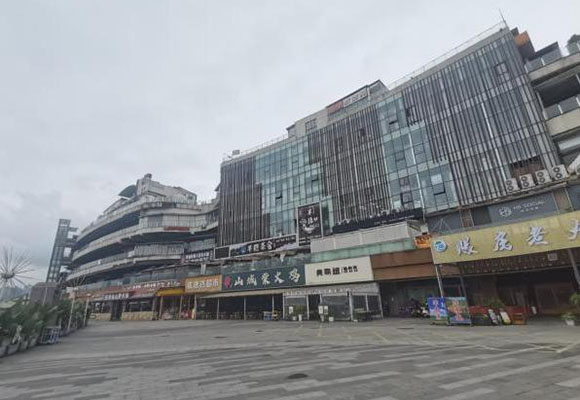 江陽區(qū)春華路一段40號(hào)1棟負(fù)209號(hào)（瀘州兩江美食文化街）